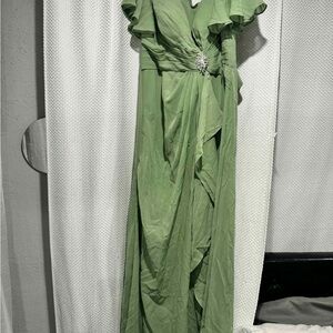 Chic Green Maxi Dress with Ruffle